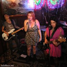 Des and the Cendents @ Redwood Bar & Grill 11-13-14